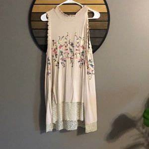 Great Detail Lace Tunic Top